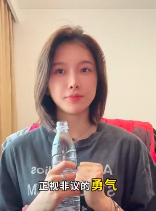 台上绽放光 台上绽放光