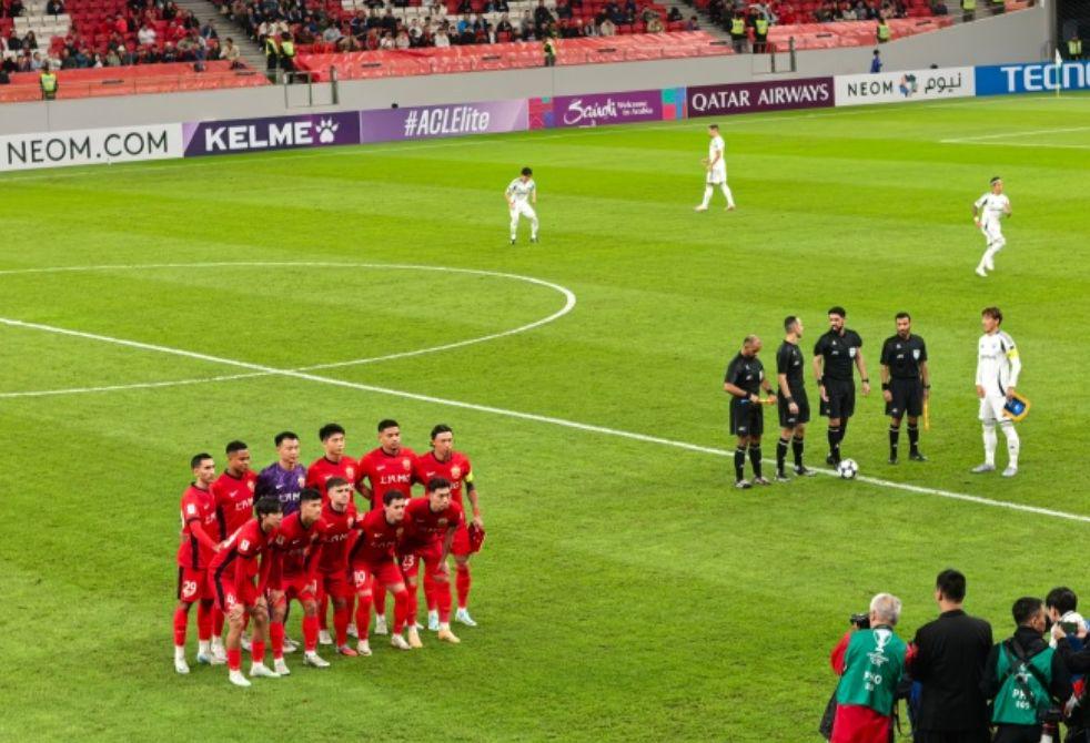 海港, 球向中路推